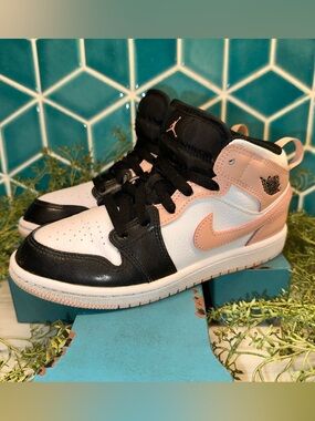 Nike Air Jordan 1 Mid in Black, White & Rose Gold size 2Y